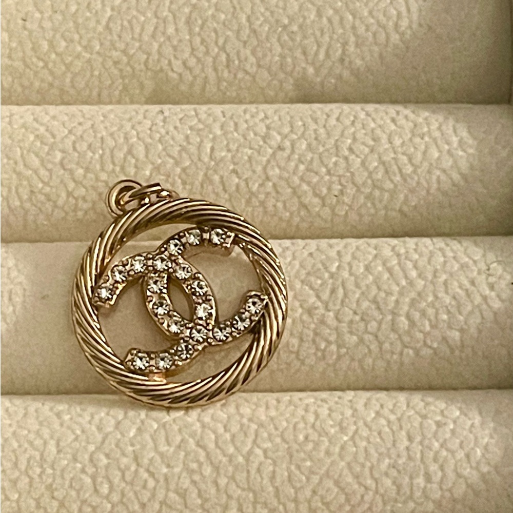Chanel Zipper Pull - Picture 3 of 5